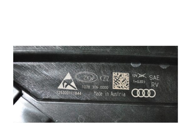 1x Nowy Oryginalny Reflektor Full Led Prawa Strona Audi  Q8 4M8941034B