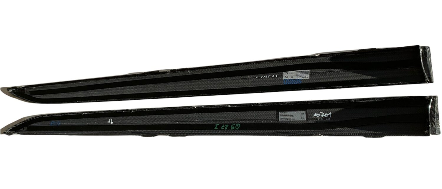 2X NOUVELLES LAMELLES DE PORTE D'ORIGINE CARBONE AUDI Q7 4M 2016-21 4M0853505E 4M0853506E 2X NOUVELLES LAMELLES DE PORTE D'ORIGINE CARBONE AUDI Q7 4M 2016-21 4M0853505E 4M0853506E – Image 2